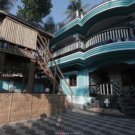 Tropical Wave Hostel Morjim Goa Buitenkant foto