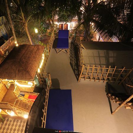 Tropical Wave Hostel Morjim Goa Buitenkant foto
