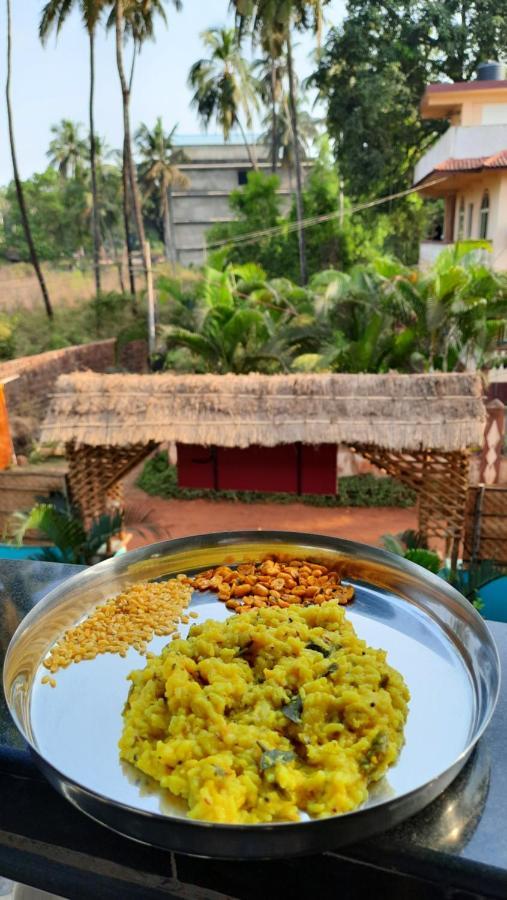 Tropical Wave Hostel Morjim Goa Buitenkant foto