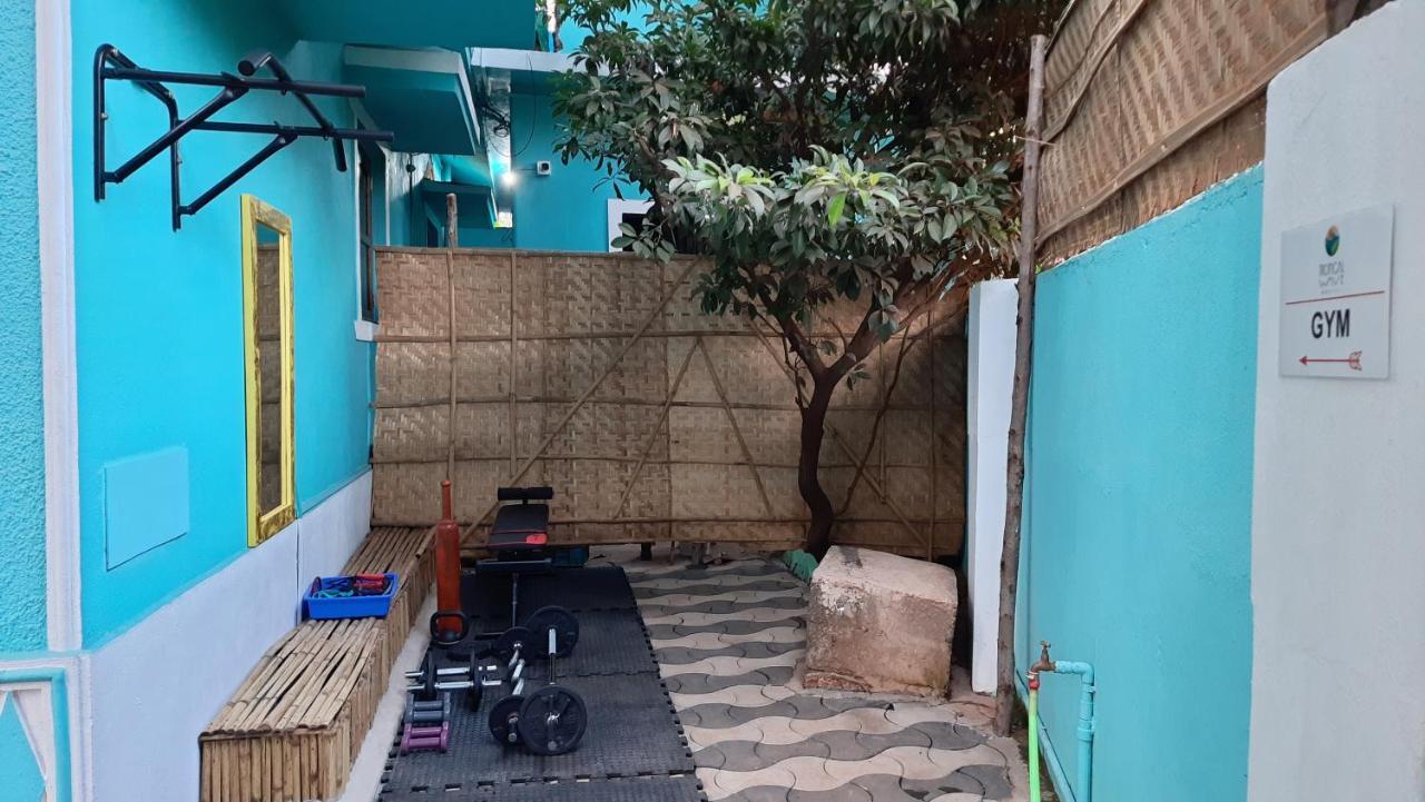 Tropical Wave Hostel Morjim Goa Buitenkant foto