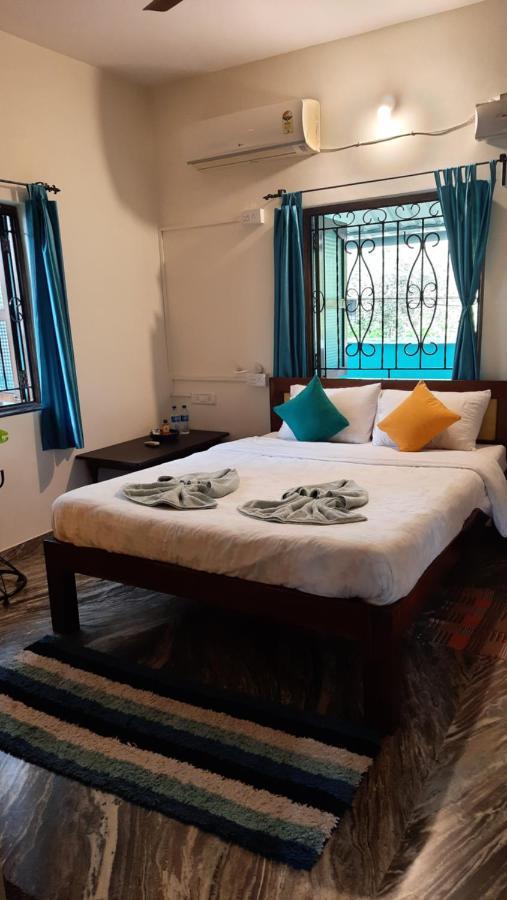 Tropical Wave Hostel Morjim Goa Buitenkant foto