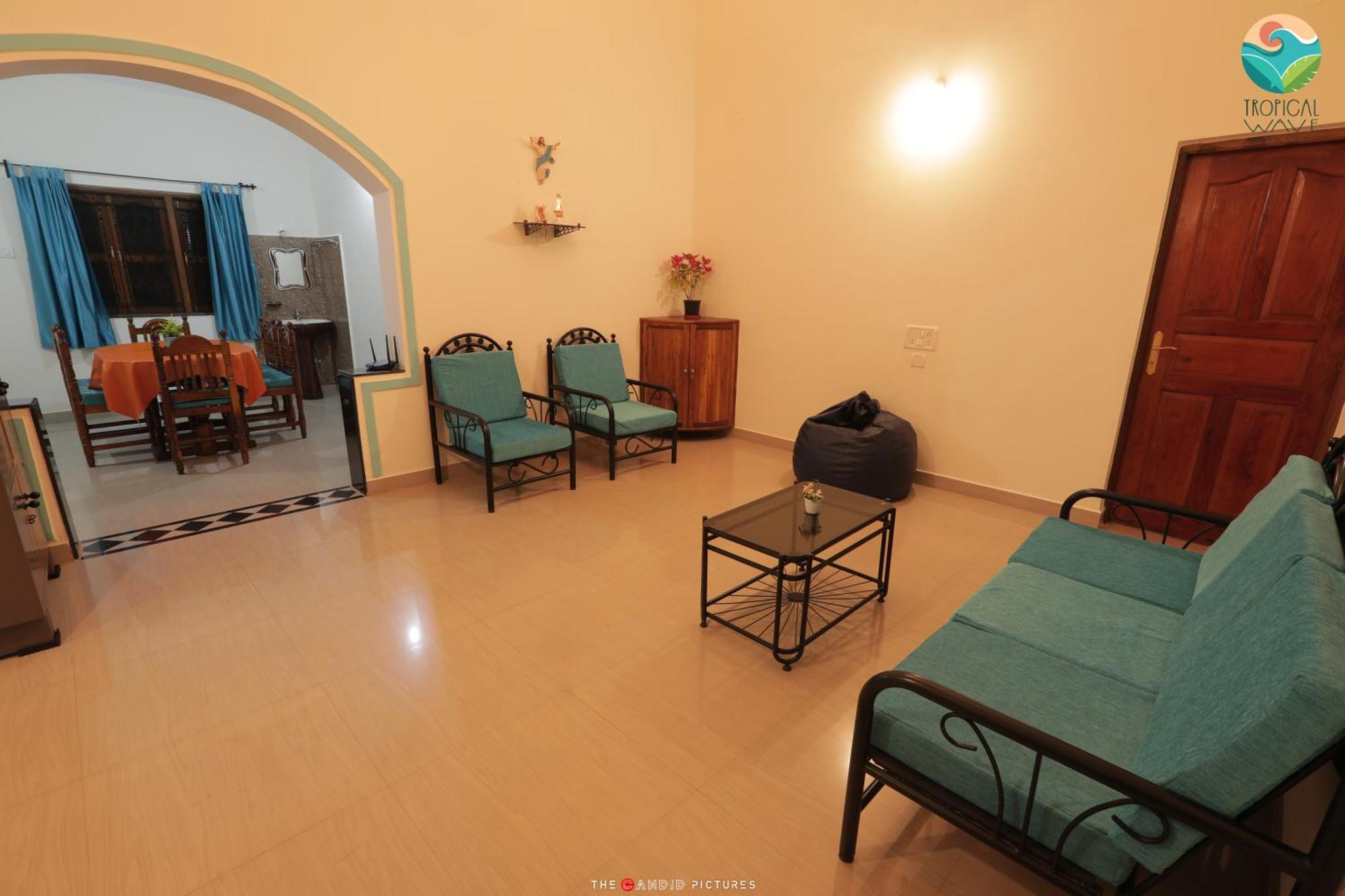 Tropical Wave Hostel Morjim Goa Buitenkant foto
