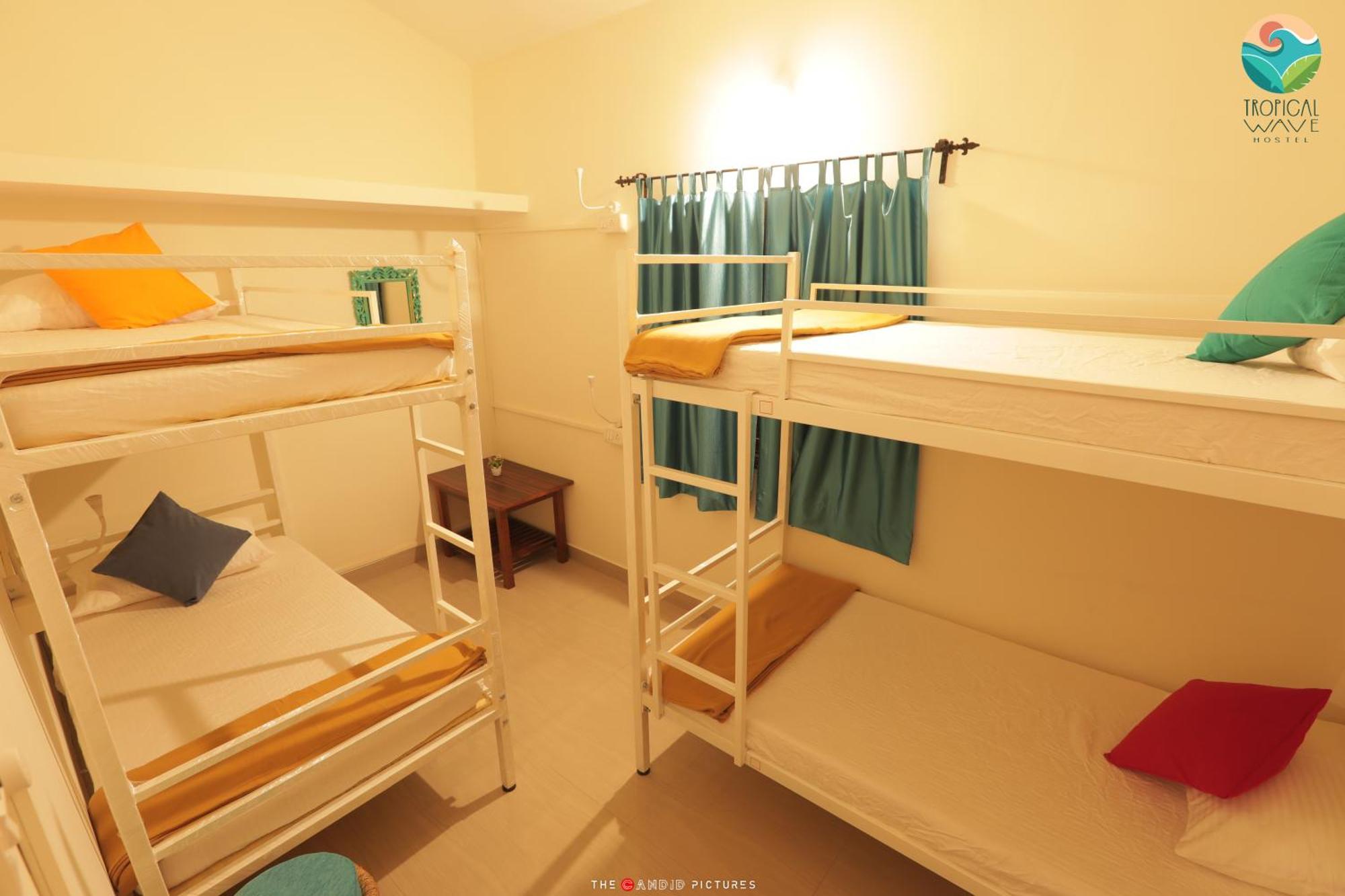 Tropical Wave Hostel Morjim Goa Buitenkant foto