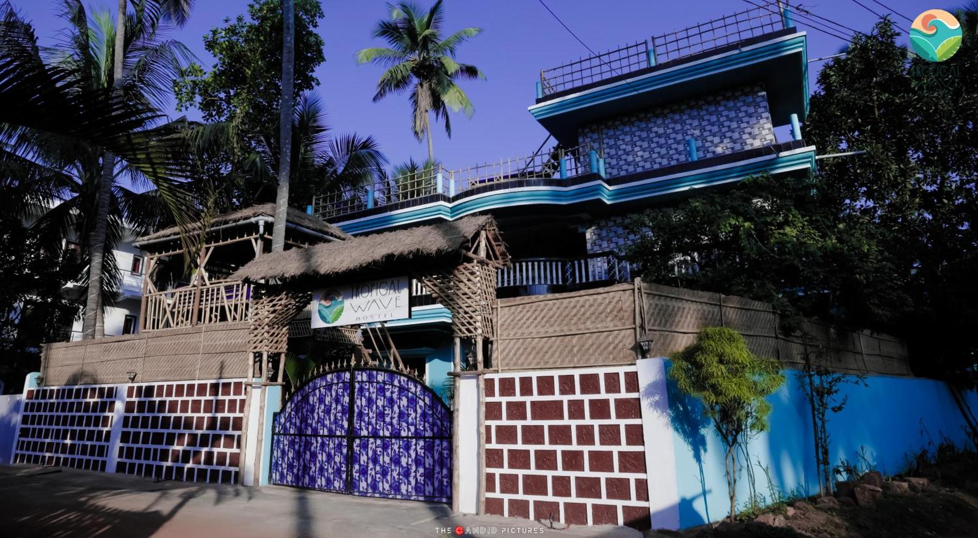 Tropical Wave Hostel Morjim Goa Buitenkant foto